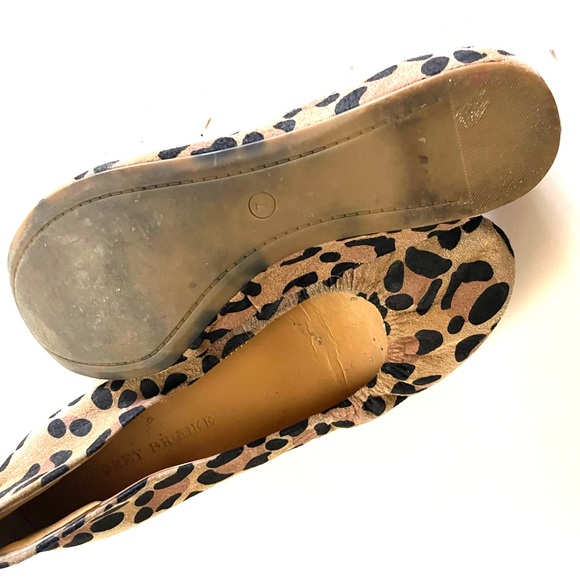 Audrey Brooke leopard leather flats. Size 7. - Picture 4 of 7